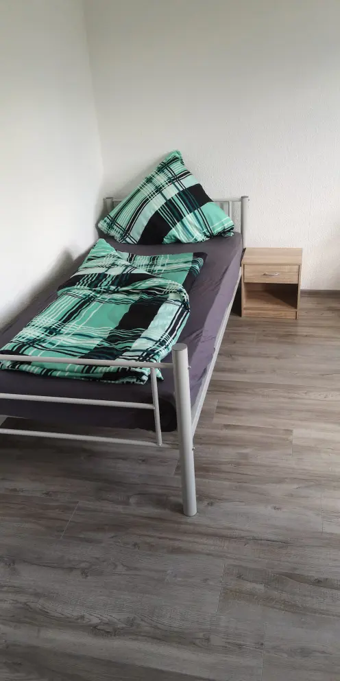 Einzelzimmer mit Bad – Balkon & Küche zur Mitnutzu - property photo 1