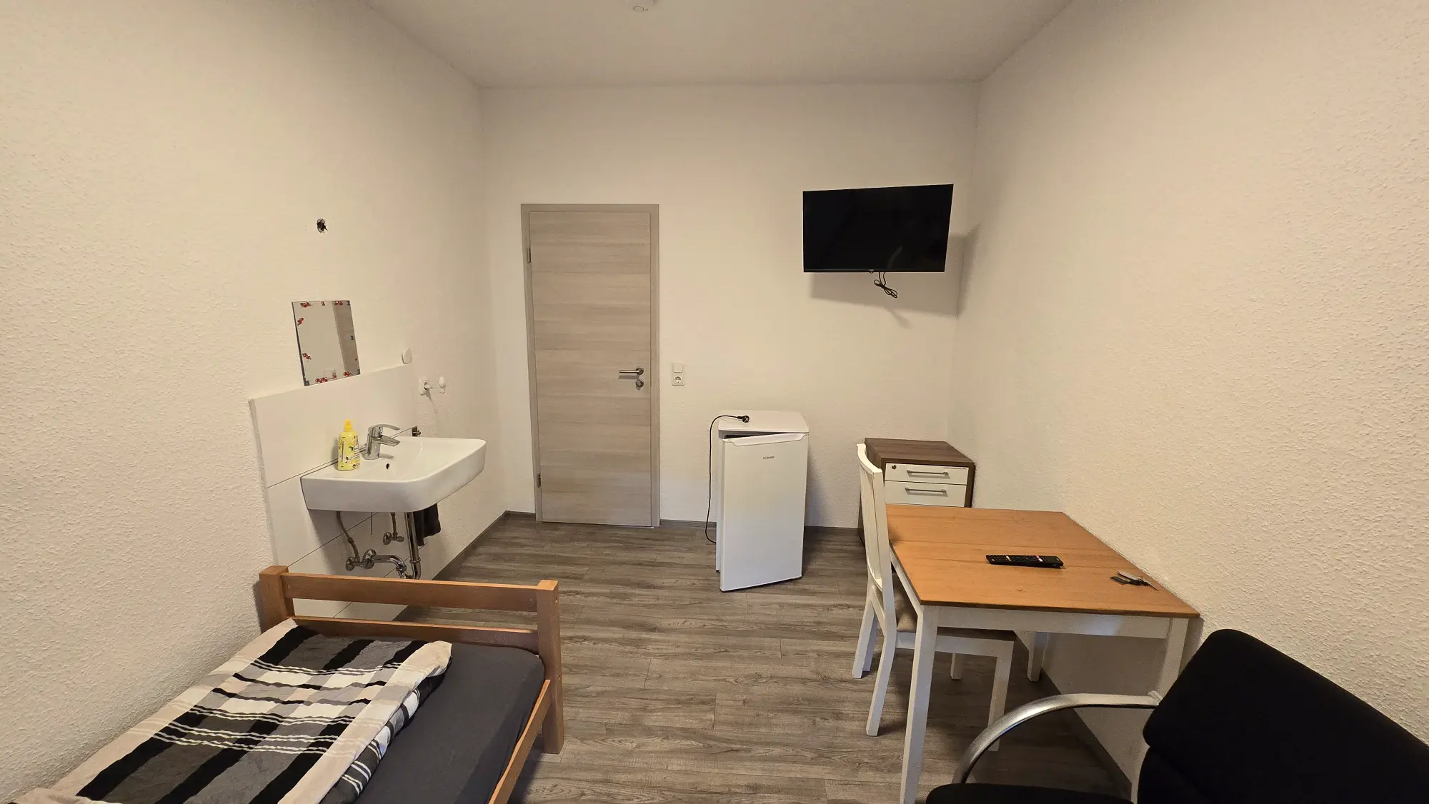 3-Personen-Unterkunft mit Balkon & Smartlock - foto de propiedad 4