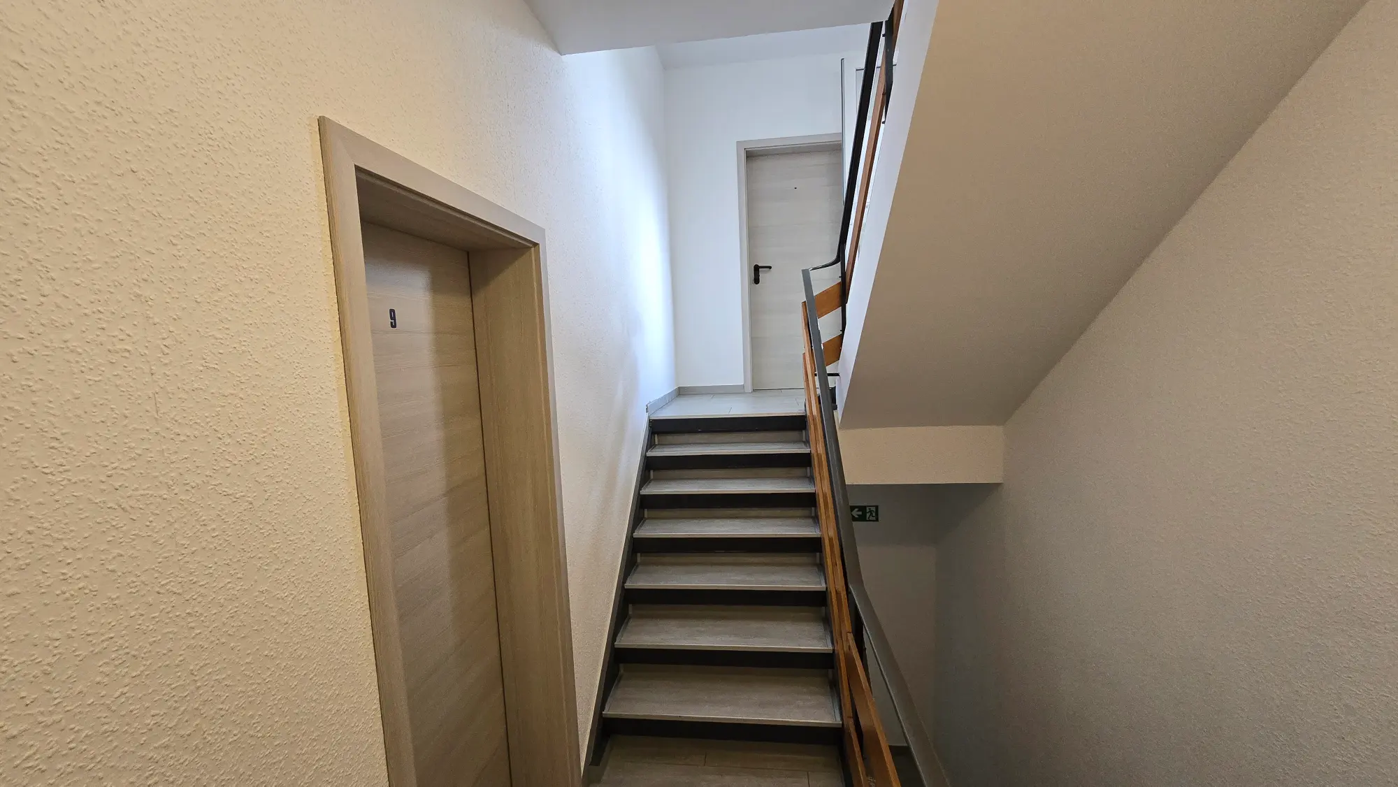 5-Personen-Unterkunft mit Balkon & Zimmerbad - foto de propiedad 2