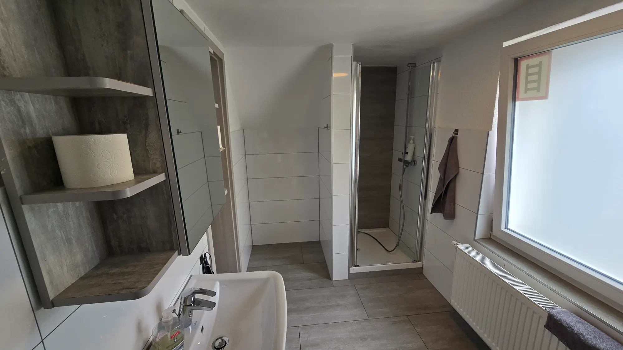 5-Personen-Unterkunft mit Balkon & Zimmerbad - foto de propiedad 3